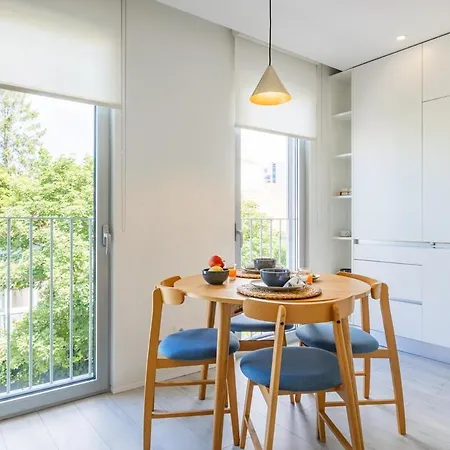 Apartment Executive With Ac | Palacio De Cristal *